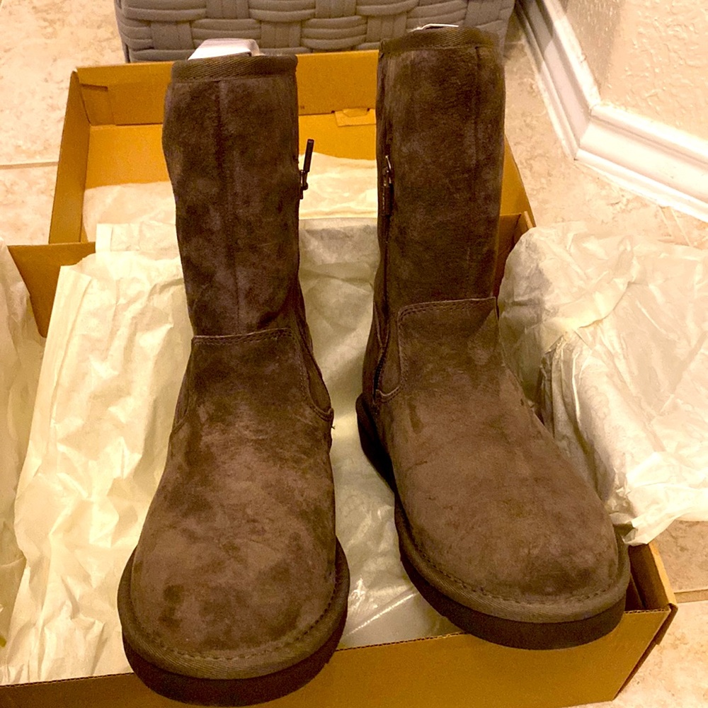 UGG Boots NEW Sz 6